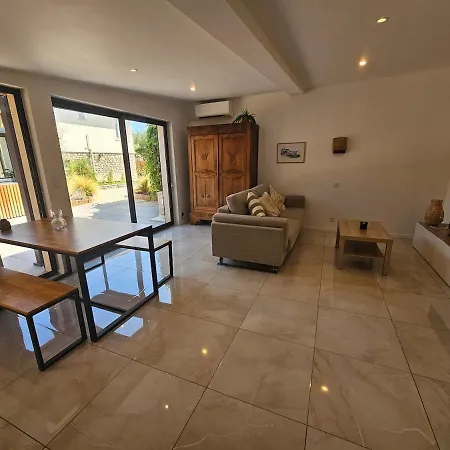 Independent 2-room Six Fours Apartment *