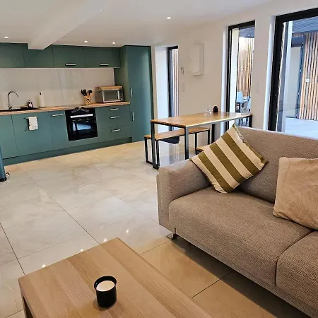 Independent 2-room Six Fours Apartment